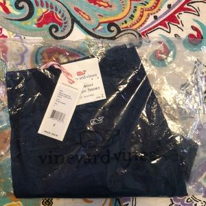 Vineyard Vines// dayboat classic short color blue
